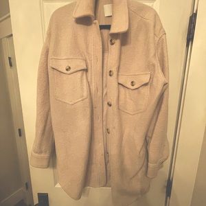 Selling barely worn aritzia Ganna Shacket